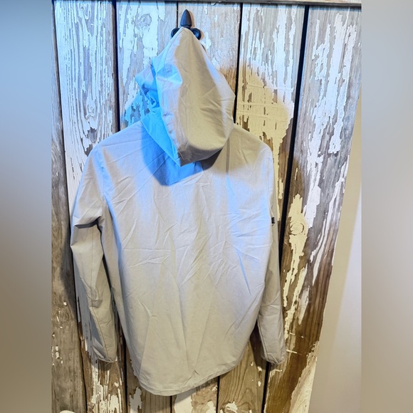 Vuori Outdoor Trainer Shell Jacket Platinum Size XS - Picture 9 of 10